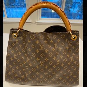 Louis Vuitton Artsy MM